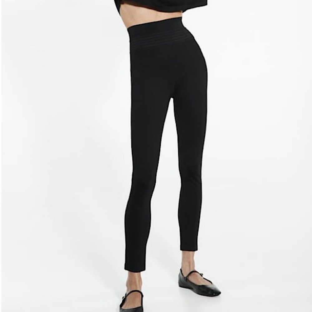 ZARA Black Hi Rise Elastic Waist Capri Leggings